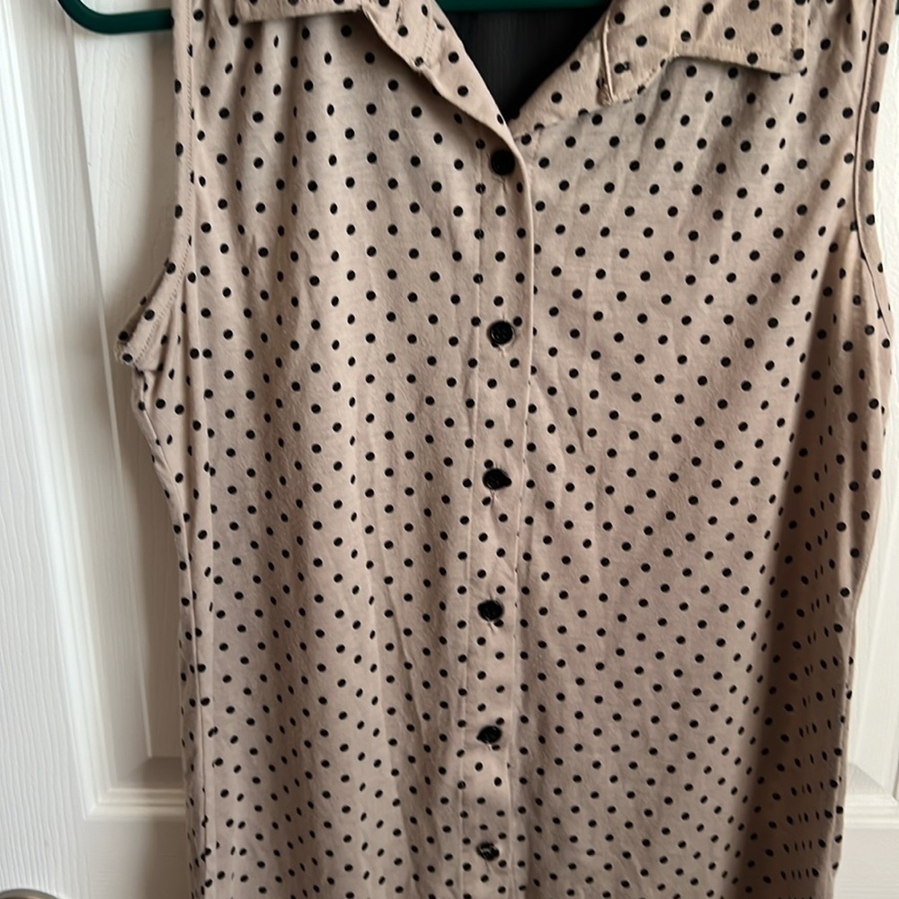 French Laundry size medium sleeveless polka dot top - Picture 2 of 4